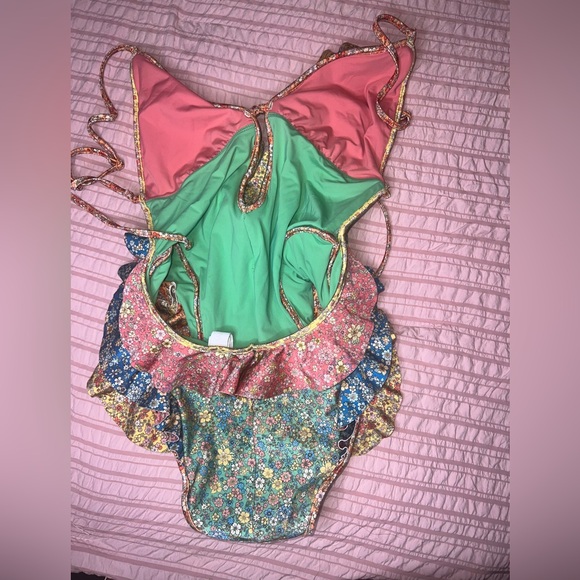 ZIMMERMANN
Carnaby Waterfall floral swimsuit - Picture 4 of 7